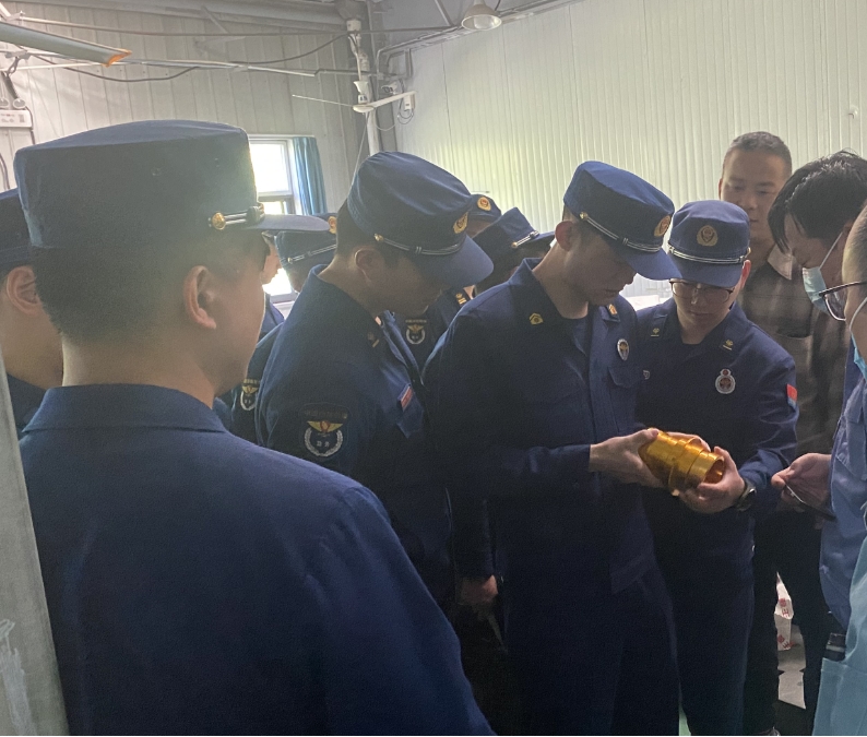 上海市消防救援總隊裝備技師參觀華森公司